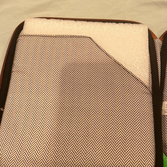 Steve Madden tablet cover NWT - Picture 6 of 7